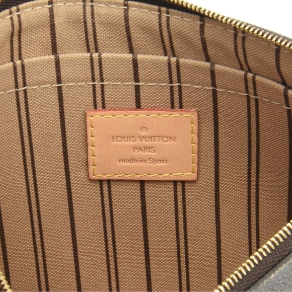 Louis Vuitton Neverfull Pochette - Picture 4 of 9